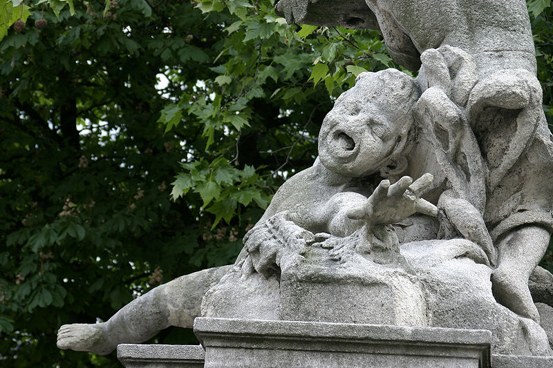 Statues damaged by acid rain. (Nino Barbieri/Wikipedia)