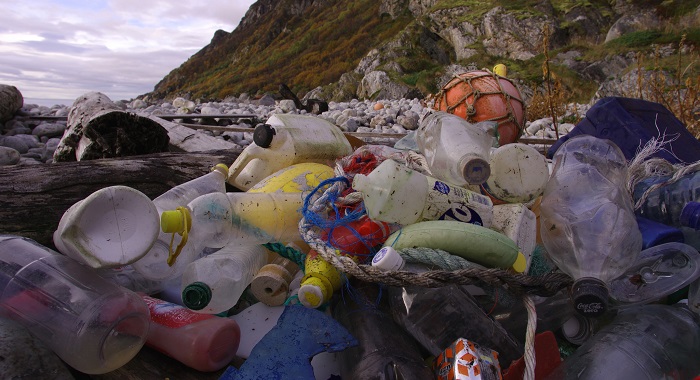 Plastic trash ends up in the ocean. (Bo Eide/ public domain, via flickr)